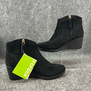 CROCS Leigh Black Suede Wedge Ankle Boot Bootie Women’s Size 10.5 NWT 203418-001